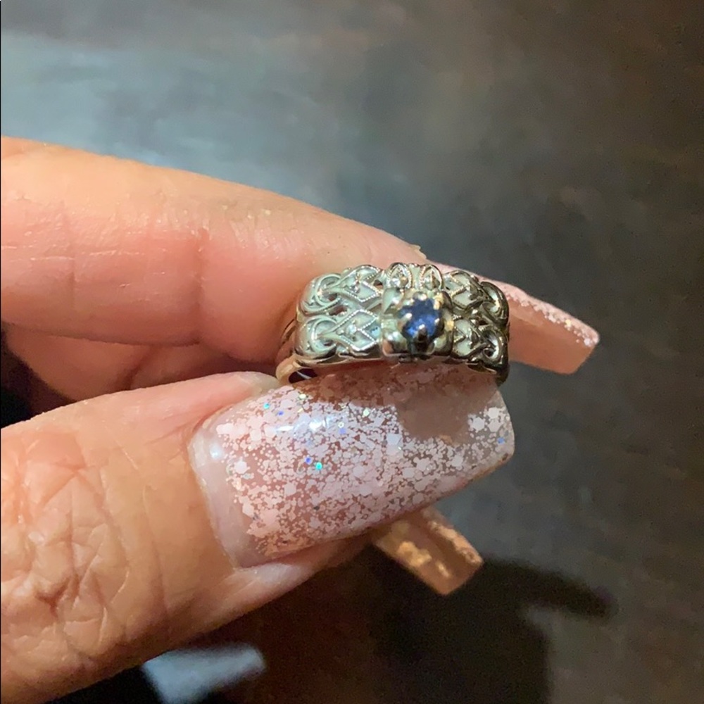 Beautiful engagement wedding ring - Picture 3 of 5